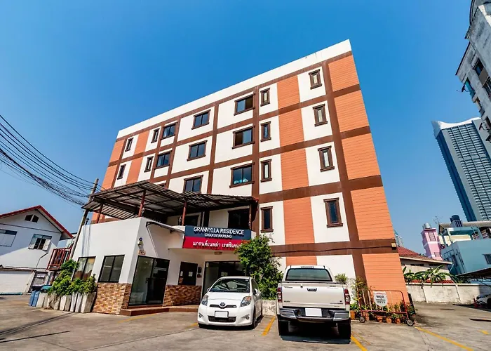 Grannylla Charoenkrung 3*