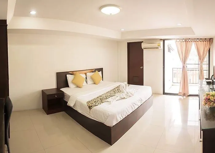 Grannylla Charoenkrung 3*