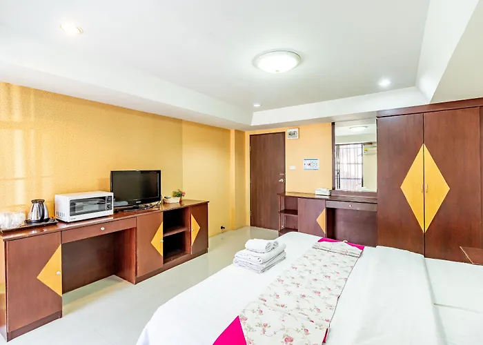 Grannylla Charoenkrung 3*