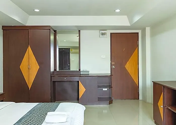 Grannylla Charoenkrung 3*